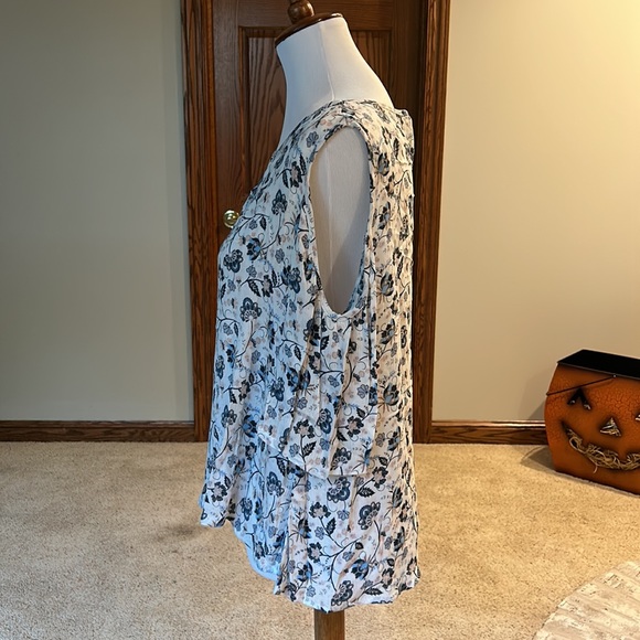 Floral cold shoulder top - Picture 5 of 5